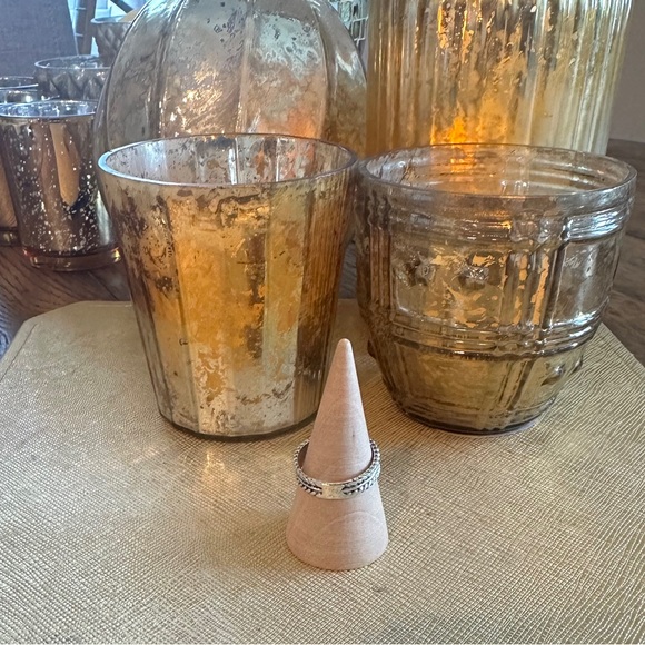 ** FREE GIFT GIVEAWAY NEW silvery ring, braided
size 5.5
Mix&  match - Picture 2 of 2